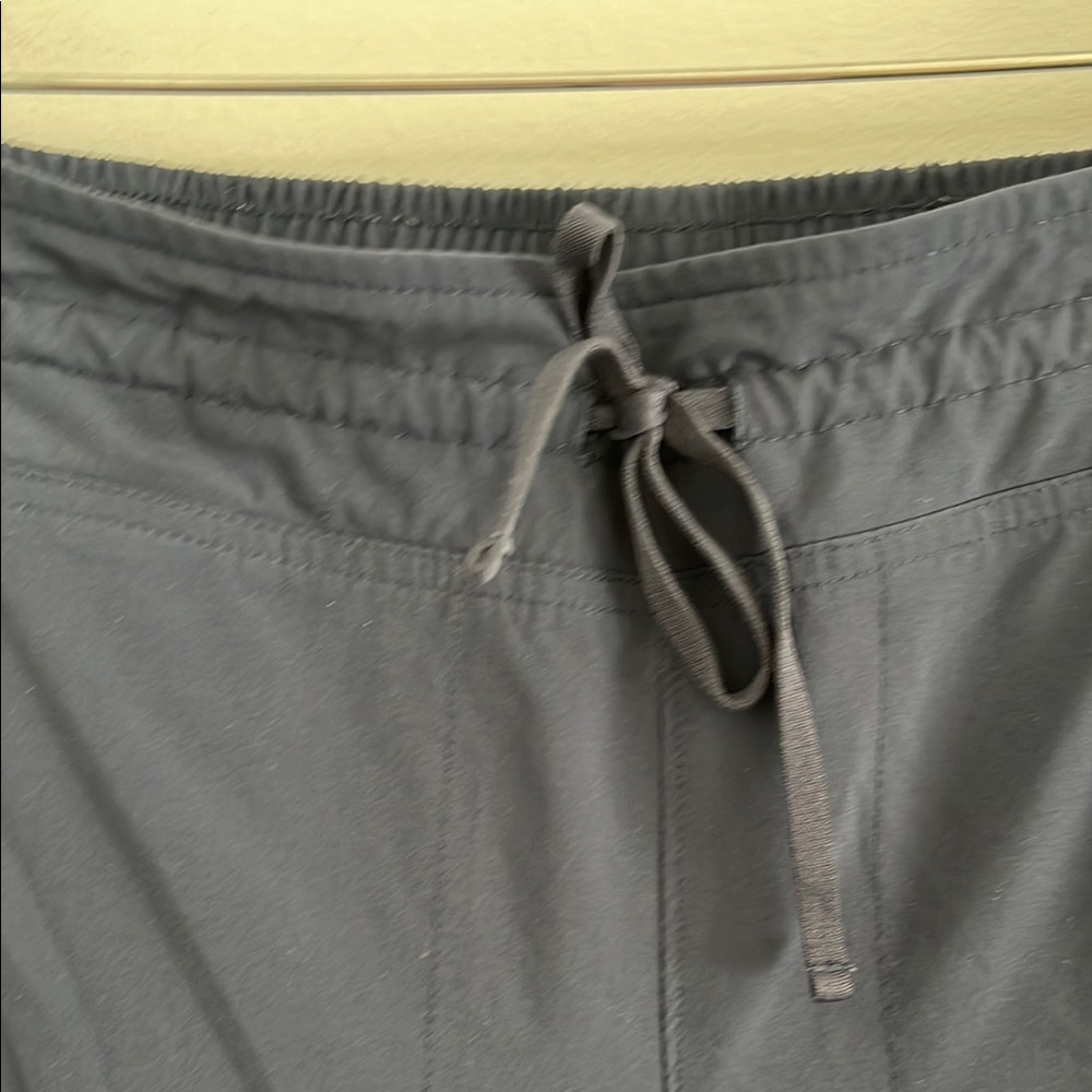 Athleta cropped joggers Relaxed Fit Elastic Cuffs - Picture 5 of 10